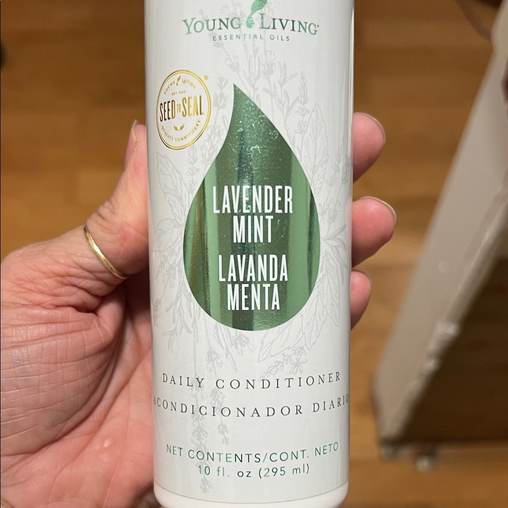 Young Living Lavender Mint Conditioner - Green and White